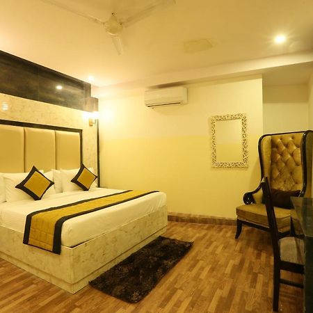 Plazzo Hotel New Delhi Eksteriør billede