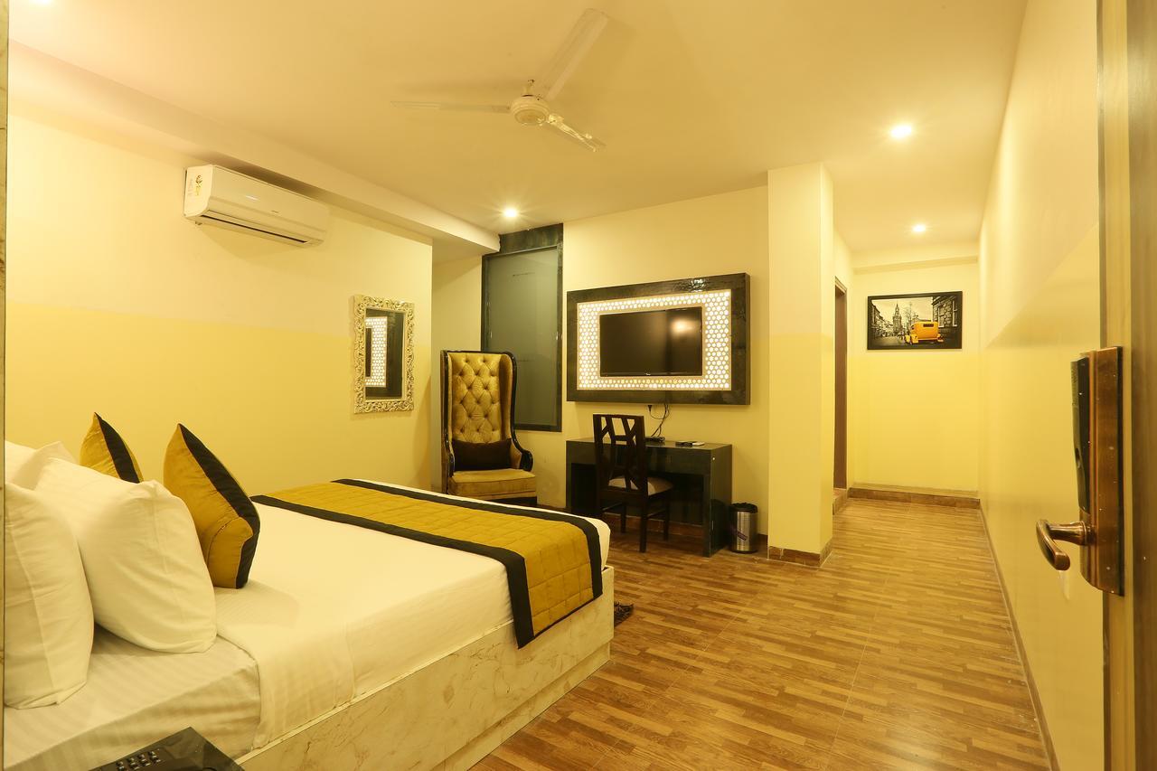 Plazzo Hotel New Delhi Eksteriør billede