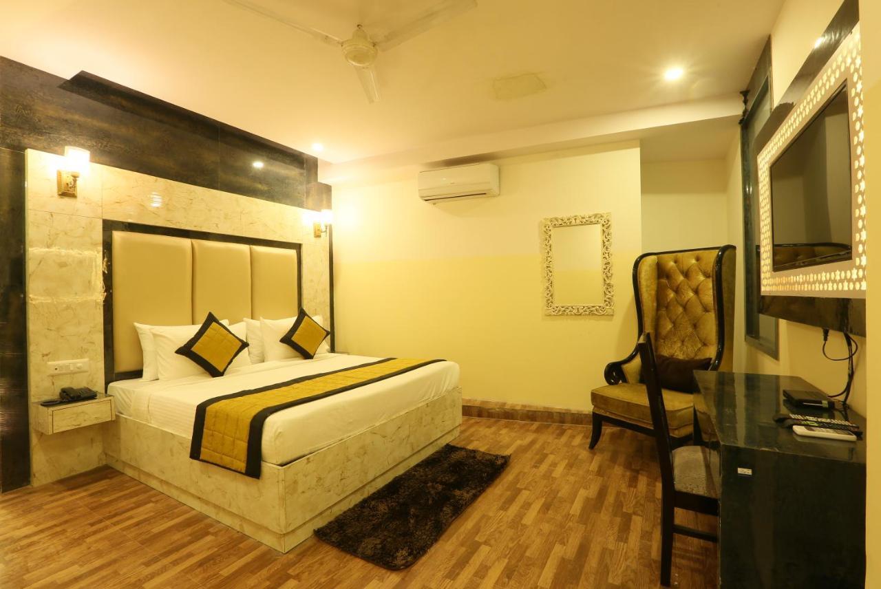 Plazzo Hotel New Delhi Eksteriør billede