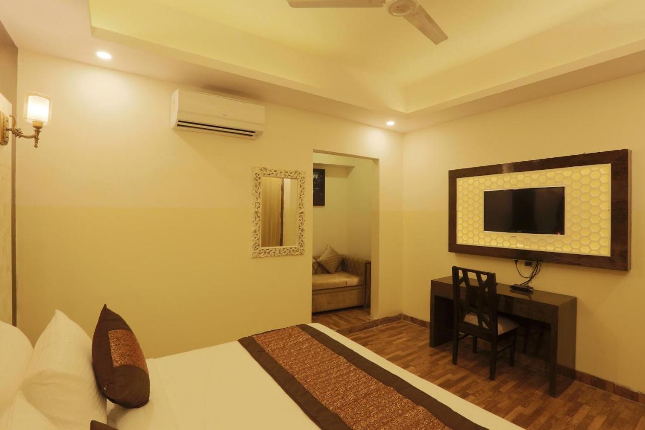 Plazzo Hotel New Delhi Eksteriør billede